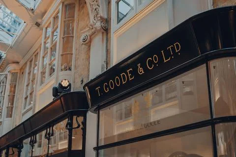 Temporary Thomas Goode And Co store inside Burlington Arcade, London, UK. Foto stock