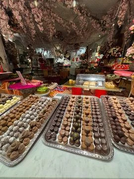 A tempting array of chocolates at a Zurich chocolate shop, Switzerland Fotos de archivo