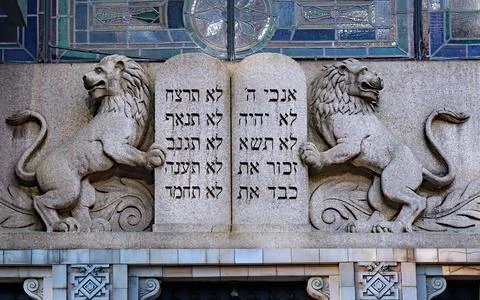 Ten commandments crest in Hebrew letters with lions as supporters Stock Photos