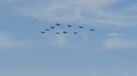 Ten Iconic Russian air force fighter jets are flying over Moscow, Russia. 4K. 库存影片 53045251