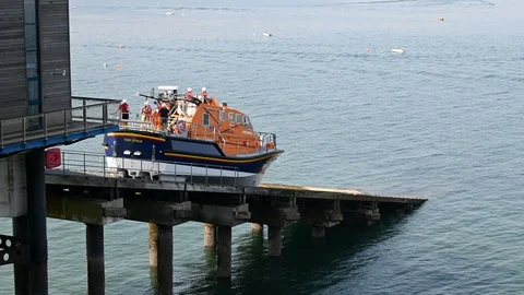Tenby Lifeboat Launch Stock Footage 107372350