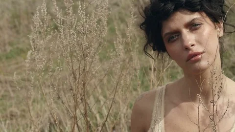 Tender model posing in grass Видео 76203755