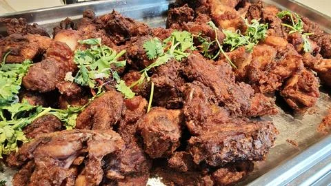 Tender Stewed Beef Chunks with Rich Sauce and Rustic Homemade Presentation 스톡 사진