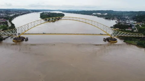 Tenggarong Bridge Stockbeeldmateriaal 205424798