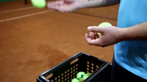 Tennis balls in hands 動画素材 59624328