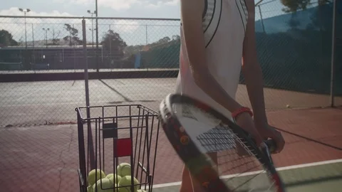 Tennis player spinning racket during training Video stock 93319215