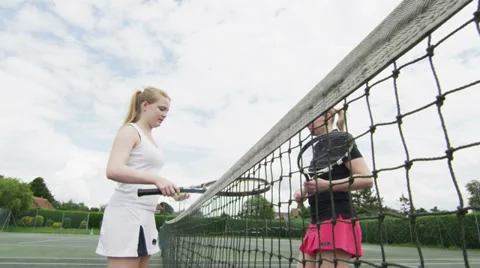 Tennis serve in slow motion Stockbeeldmateriaal 33003391