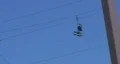 Tennis shoes on a wire HD 影片