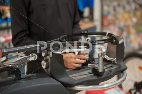 Tennis stringer doing racket stringing 写真素材