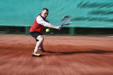 Tennisspieler Tennisspieler schlägt Rückhand Slice (License=RF) 5512146 ,m. Stock Photos