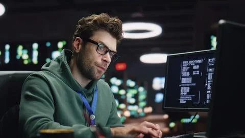 Tensed coder solving problem in dark datacenter closeup. Tired man working late Foto stock