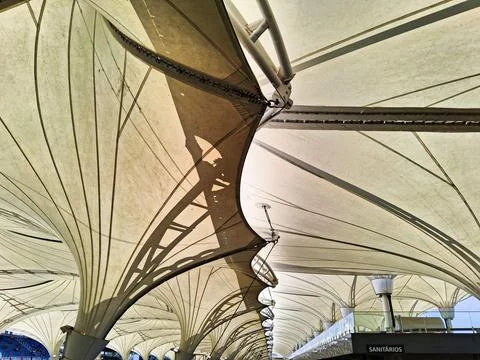 Tensioned coverage in racetrack area. Foto stock