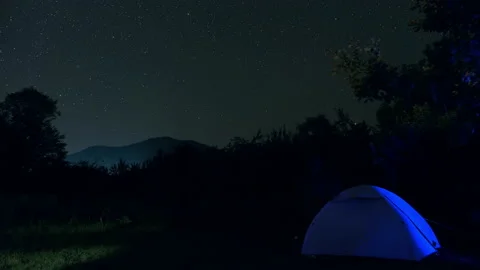 Tent under the night starry sky, night timelapse 動画素材 157660392