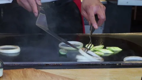 Teppanyaki Chef, Preforming Tricks With Onion Rings At A Restaurant, London, UK Vídeos de archivo 154349296