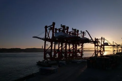 Terminal cranes sunset Foto stock
