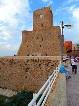 Termoli: castle with clouds Stockfoto's