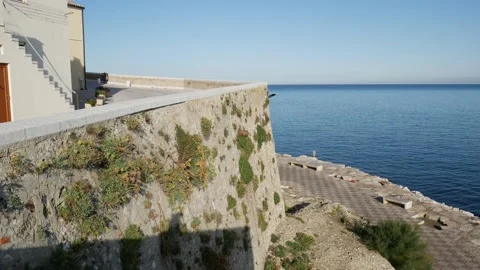 Termoli - Molise: Running under the walls of the ancient village. Stock-Footage 142189554