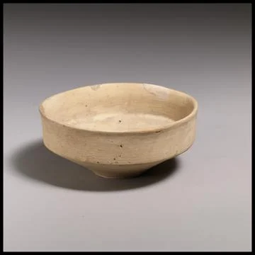 Terracotta shallow angular bowl ca. 13001090 B.C. Mycenaean Shallow bowl wi.. Fotos Stock