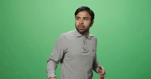 Terrified man looking around, green screen Stockbeeldmateriaal 112671634