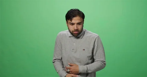 Terrified man looking around, green screen 库存影片 112671678