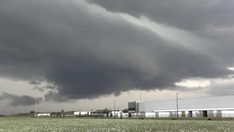 Terrifying dark storm cloud moves toward city under tornado warning Stock Footage