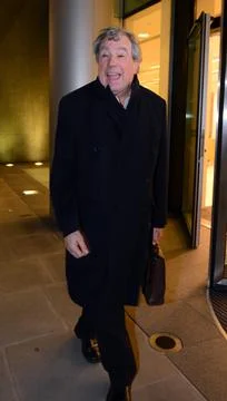 Terry Jones Of Monty Python Leaves The High Court Where They Are Being Sued By T Stockfoto's