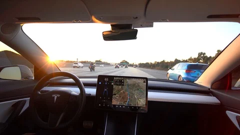 Tesla autonomous car or EV in full self driving autopilot mode Vidéo 118857052