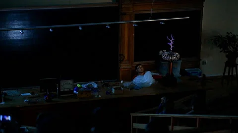 Tesla coil in action Video stock 64085583