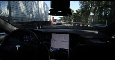 Tesla Model S in Autopilot on the 101 Freeway in Los Angeles Video stock 98572239