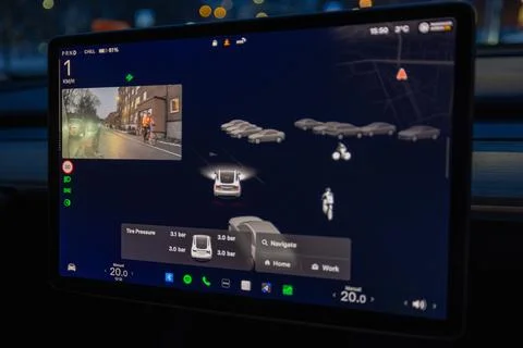 Tesla Model Y touchscreen displaying autopilot interface with cyclist Fotos de archivo