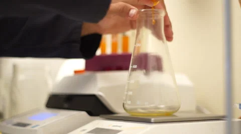 Test beaker slow motion 2 Stock-Footage 35750366