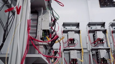 Test benches in the laboratory for the production of microprocessor-based Stockbeeldmateriaal 104337969