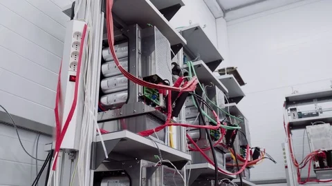 Test benches in the laboratory for the production of microprocessor-based Stockbeeldmateriaal 104349807