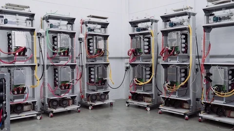 Test benches in the laboratory for the production of microprocessor-based Stockbeeldmateriaal 104402117