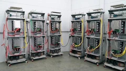 Test benches in the laboratory for the production of microprocessor-based Stockbeeldmateriaal 105287805