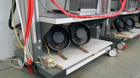 Test benches in the laboratory for the production of microprocessor-based Stockbeeldmateriaal 105288596