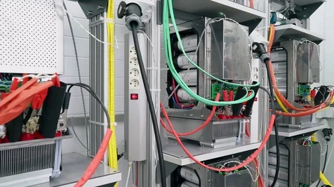 Test benches in the laboratory for the production of microprocessor-based Stockbeeldmateriaal 105288868