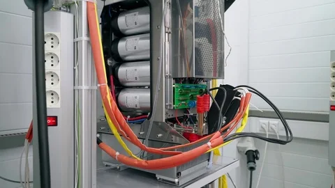 Test benches in the laboratory for the production of microprocessor-based Stockbeeldmateriaal 105289918