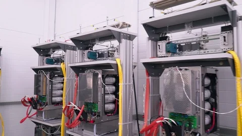 Test benches in the laboratory for the production of microprocessor-based Stockbeeldmateriaal 105293700