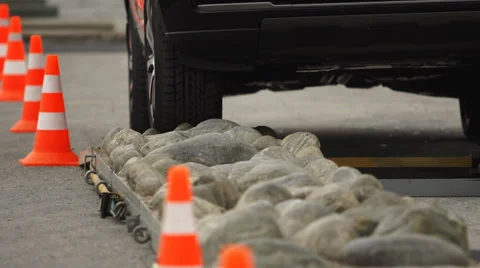 Test drive Vídeo Stock 27240868