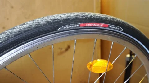 Test of a flat bicycle tire 스톡 동영상 238908531