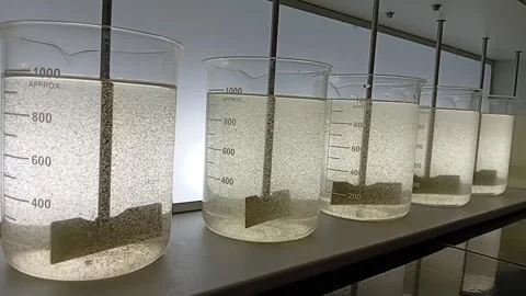 Test Sequence: Side View Mid Flocculation Process 動画素材 333311166