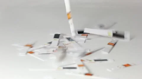 Test strips are showered Vídeos de archivo 11801067