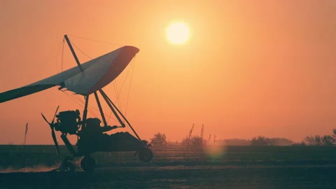 The testing flights by hang glider on the sunset background Stock Footage 165223991