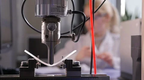 Testing materials for strength Vidéo 59937169