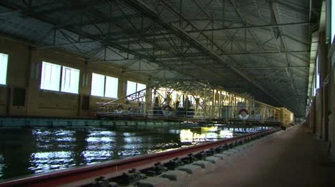 Testing the model of a ship in the pool. Video stock 11293768