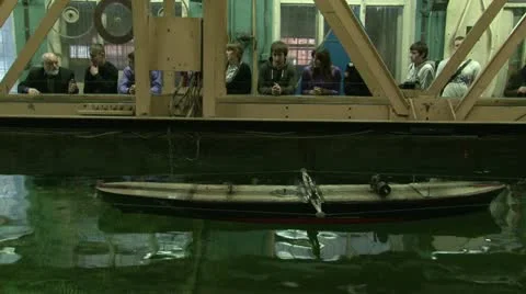 Testing the model of a ship in the pool. Video stock 11293985