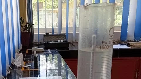 Testing PAC Chemical Strength with Hydrometer 스톡 동영상 333298394