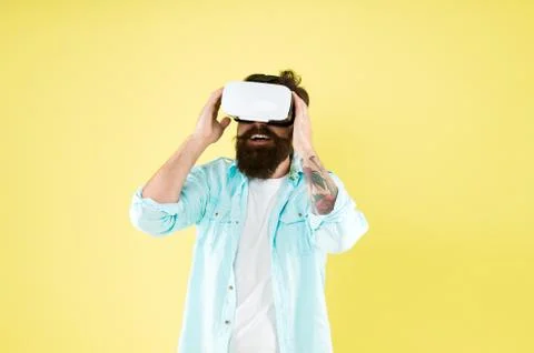 Testing software. Bearded man yellow background vr glasses. Large selection of Foto stock