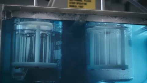 Testing of solubility pills. Dissolution of tablets Vidéo 76739993